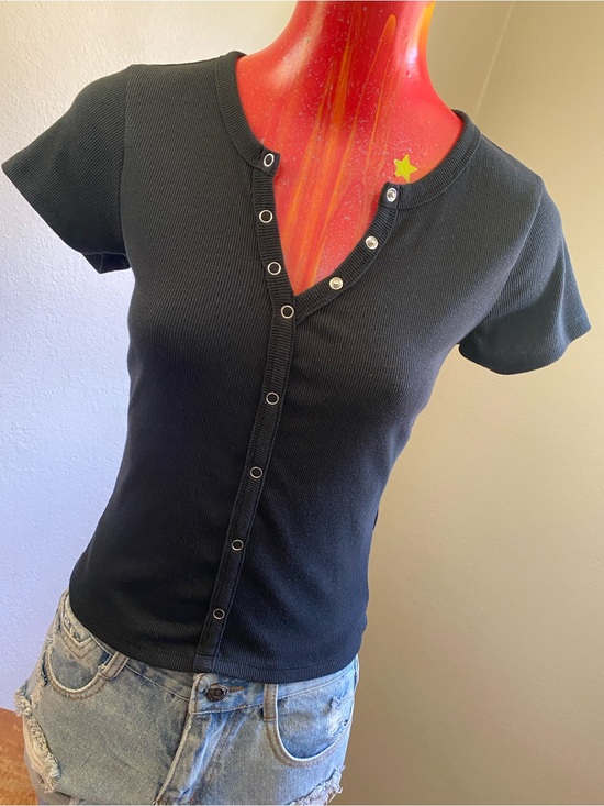 Faded Rose Tops - Faded Rose Black Ribbed Snap-Front Short Sleeve Tee